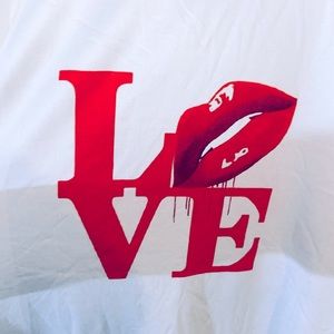 2/$20 Crisp white tee LOVE